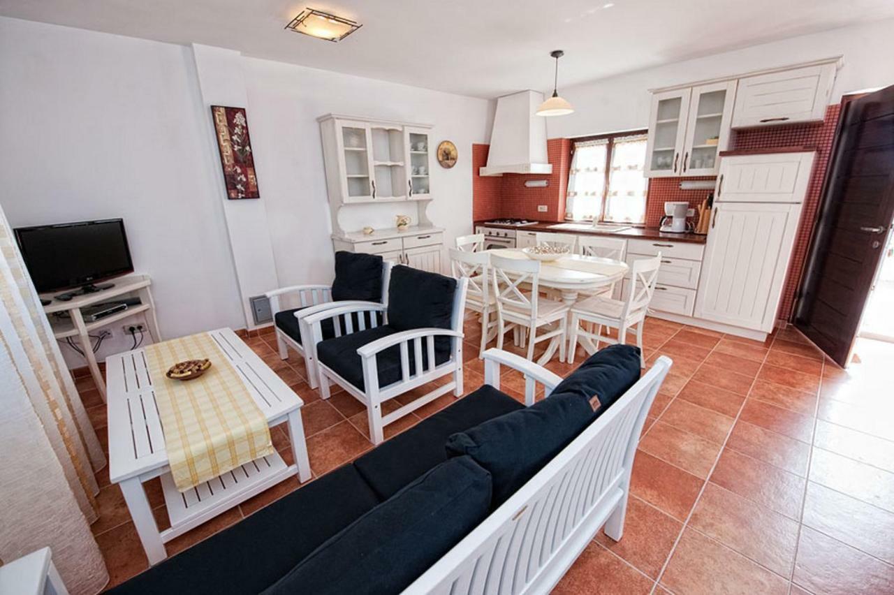 Ester Apartment *